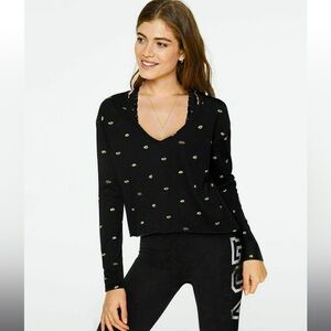 Victoria Secret PINK Long Sleeve V-Neck Cropped Shirt Top Black Lip Print size M